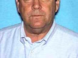 Agentes encontraron comentarios de Robert W. Phillips en la internet, en los que hablaba sus fantasías de molestar a las niñas.