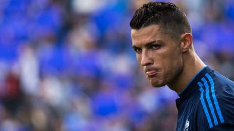 Varios aficionados del Málaga se burlaron de CR7, antes de que cobrara el penal.