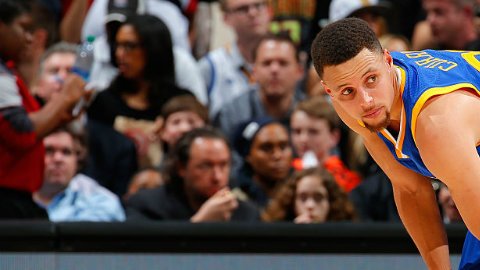 El jugador de Golden State quería plasmar una frase bíblica en sus tenis, algo que a la marca no le pareció.