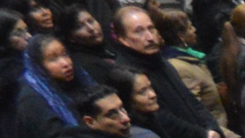 El obispo auxiliar Alberto Rojas de la Arquidiócesis de Chicago formó parte de la ceremonia religiosa para velar a la familia Martínez.