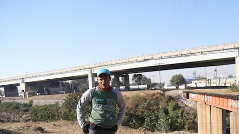 Giovani ha estado en varios albergues de México. Lleva dos días en Ecatepec, Estado de México, y vive en una casa deshabitada, donde se esconde de la migra mexicana.