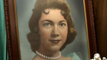 Garza fue Miss Sur de Texas en 1958 y la primera majorette hispana en su colegio.