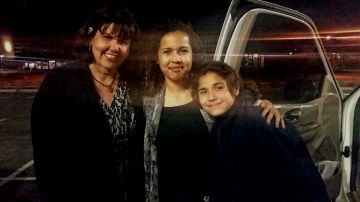 Aurora Aguilar y sus hijas Dalia y Nayeli, de 18 y 10 años respectivamente. La familia está separada del esposo y padre desde hace 6 años a pesar de que Aurora es ciudadana americana.