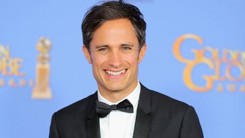 Gael García Bernal tiene razones de sobra para sonreír.