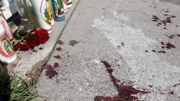 Manchas de sangre proliferan en Los Ángeles debido al repunte de crímenes violentos.
