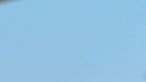 El presidente Barack Obama besa a la primera dama Michele Obama en la Base Andrews en Maryland, antes de regresar a la Casa Blanca.