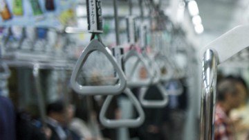 Millones de ciudadanos y turistas pasan todos los días por la estación de metro de Shinjuku.