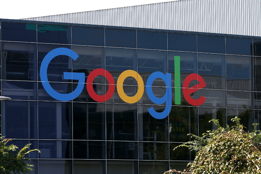 Google incluye el motor de búsqueda, YouTube y el sistema operativo Android.