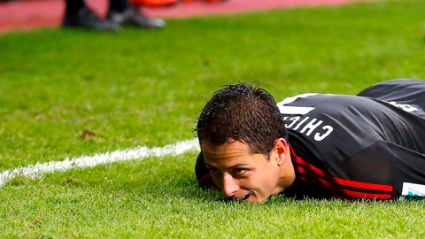 Chicharito marco dos veces el sábado, el primero de penal y el segundo en una buena jugada individual.