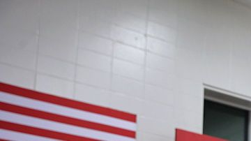 Salem, Nueva Hampshire - 04 de febrero: Dominick Rubio, de 7 años, acompañó en el escenario a su padre el candidato presidencial republicano senador Marco Rubio (R-FL). La campaña de Rubio está cobrando impulso en New Hampshire después de llegar en tercer lugar en Iowa caucus del lunes, un punto porcentual por detrás de Donald Trump y cuatro puntos del líder, el senador Ted Cruz (R-TX). (Foto por Chip Somodevilla / Getty Images)