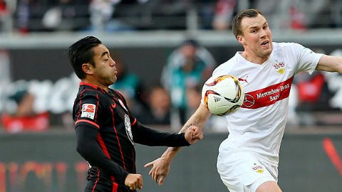 Marco Fabián fue titular y jugó los 90 minutos en la derrota ante el Stuttgart.