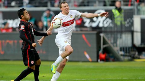 Marco Fabián fue titular y jugó los 90 minutos en la derrota ante el Stuttgart.