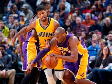 Kobe Bryant fue el mejor de los Lakers, pero no pudo evitar la apretada derrota ante los Pacers.