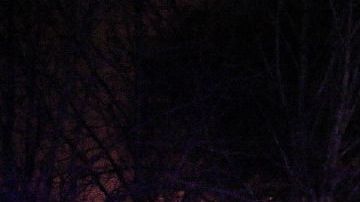 Bomberos intentan apagar el fuego provocado por la explosión ocurrida en Ankara, Turquía.