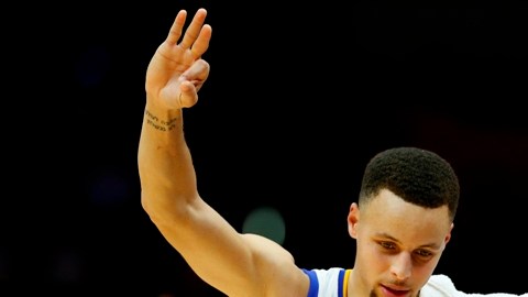 Stephen Curry sigue tan imparable como los Warriors de Golden State.