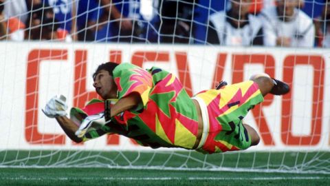 Jorge Campos fue un buen portero, un futbolista versartil y un carismático embajador del futbol mexicano.