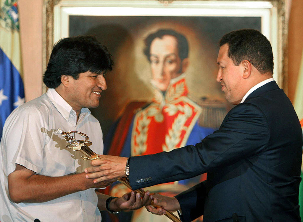 Uno de los principales aliados de Morales en los primeros años de su mandato fue el presidente Hugo Chávez.