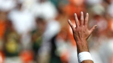 Brett Favre es líder de la NFL en la lista de todos los tiempos en pases completos, con 6,300.