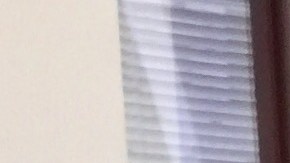 Glenda González, una madre salvadoreña aguarda emocionada poder reunirse con su hijo Manuel Alejandro González de 18 años al que no ha visto desde hace 13 años. (Araceli Martínez/LaOpinión).