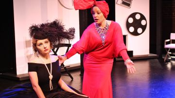 Genevieve Joy (izq.) y Christina Lemon en 'Hollywould', que se representa en el Hudson Backstage de nuestra ciudad.