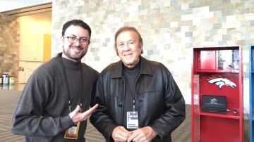 Tom Flores estuvo en San Francisco para hablar sobre el Super Bowl 50 y su amigo Ron Rivera, entrenador de los Panthers.
