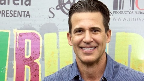 El actor Jorge Aravena no está contento con los promocionales que está emitiendo Univision de su nueva telenovela.