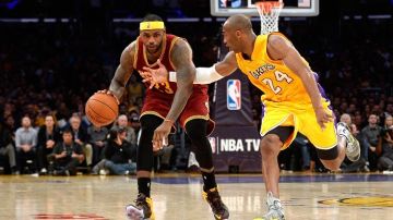 LeBron James y Kobe Bryant durante el juego del pasado 15 de enero en Staples Center.