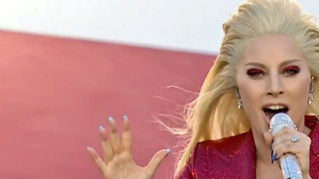 Con motivo de su 32 cumpleaños, Gaga recordó el largo camino que ha recorrido.