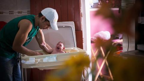 Ana Beatriz, una niña con microcefalia que celebró 4 meses de vida en el municipio de Lagoa do Carro, Pernambuco, Brasil