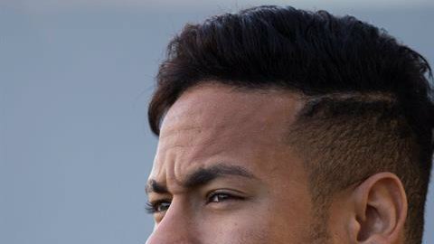 El brasileño dijo que estaría muy buen que el jugador del Real Madrid se pasara a las filas del club catalán.