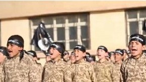 El grupo terrorista ISIS entrena niños en Irak y Siria.