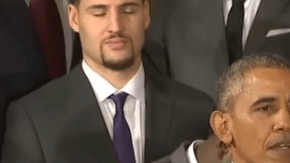 Barack Obama bromeó en todo momento con Stephen Curry.