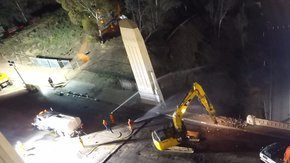 Comienza la demolición del puente de la Calle Sexta en Los Ángeles.