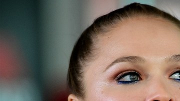 La peleadora pidió perdón a sus fans por haber compartido la imagen retocada.