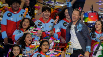Los chicos de YOLA, la mayoría latinos, se hicieron presentes durante el show de medio tiempo del Super Bowl 50.