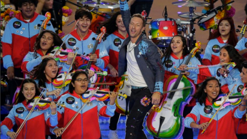 Los chicos de YOLA, la mayoría latinos, se hicieron presentes durante el show de medio tiempo del Super Bowl 50.
