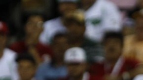 El jugador de Venados de Mazatlan, Jesús Esteban Quiroz batea una bola,  ante los Leones del Escogido.