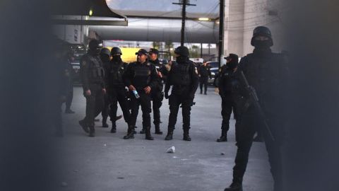 La policía resguarda el penal de Topo Chico.