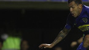 Carlos Tevez lesiona a portero de Newell's