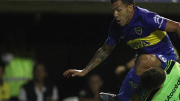 Carlos Tevez lesiona a portero de Newell's