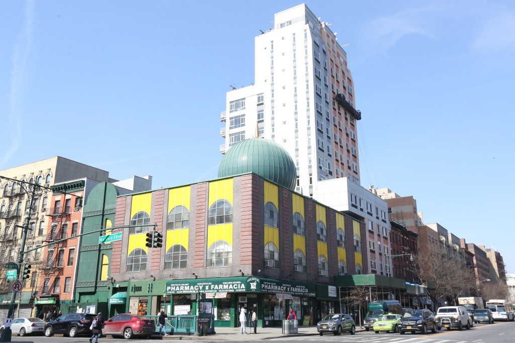 Malcolm Shabazz Mosque en la Calle Oeste 116 y Lenox Ave. en Harlem. Nuestros Barrios - Harlem y sus Iglesias. Photo Credito Mariela Lombard/El Diario NY.