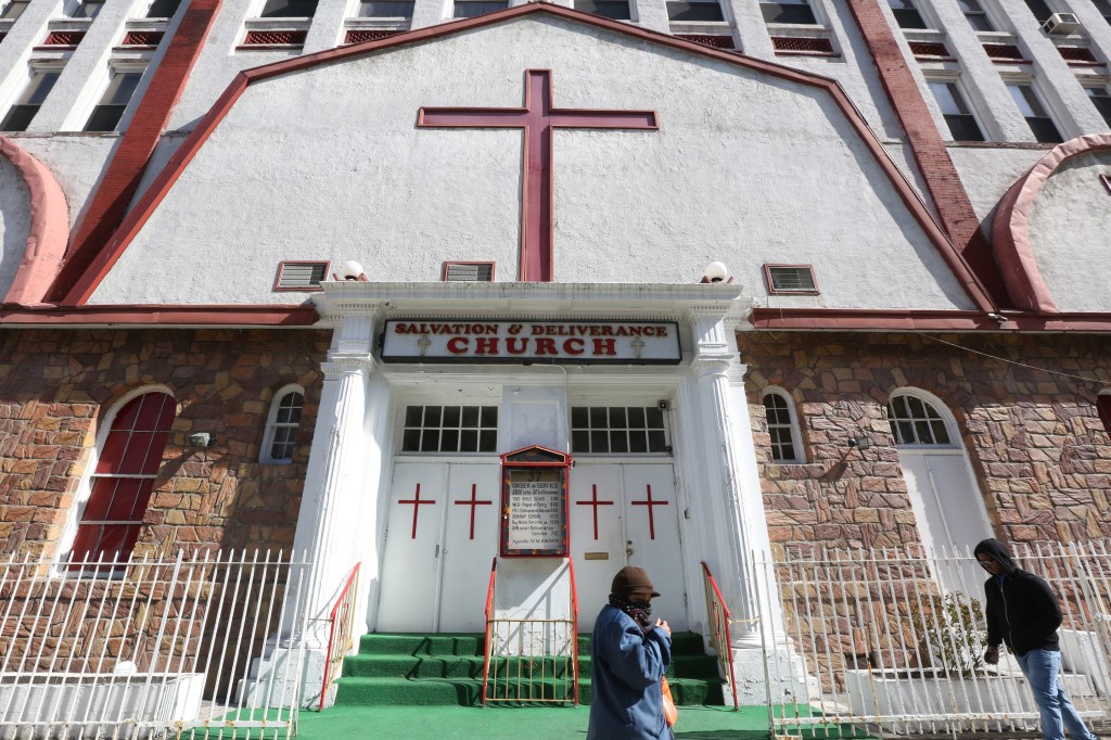 Salvation and Delliverance Church en la Calle Oeste 116 en Harlem. Nuestros Barrios - Harlem y sus Iglesias. Photo Credito Mariela Lombard/El Diario NY.