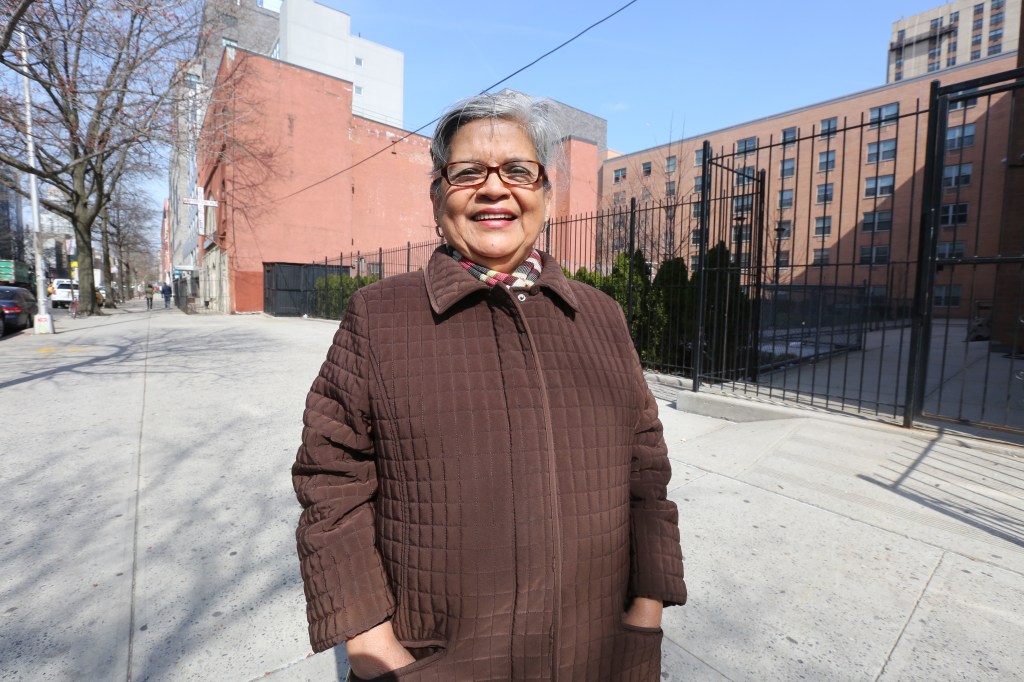 Luzmila Acosta. Nuestros Barrios - Harlem y sus Iglesias. Photo Credito Mariela Lombard/El Diario NY.