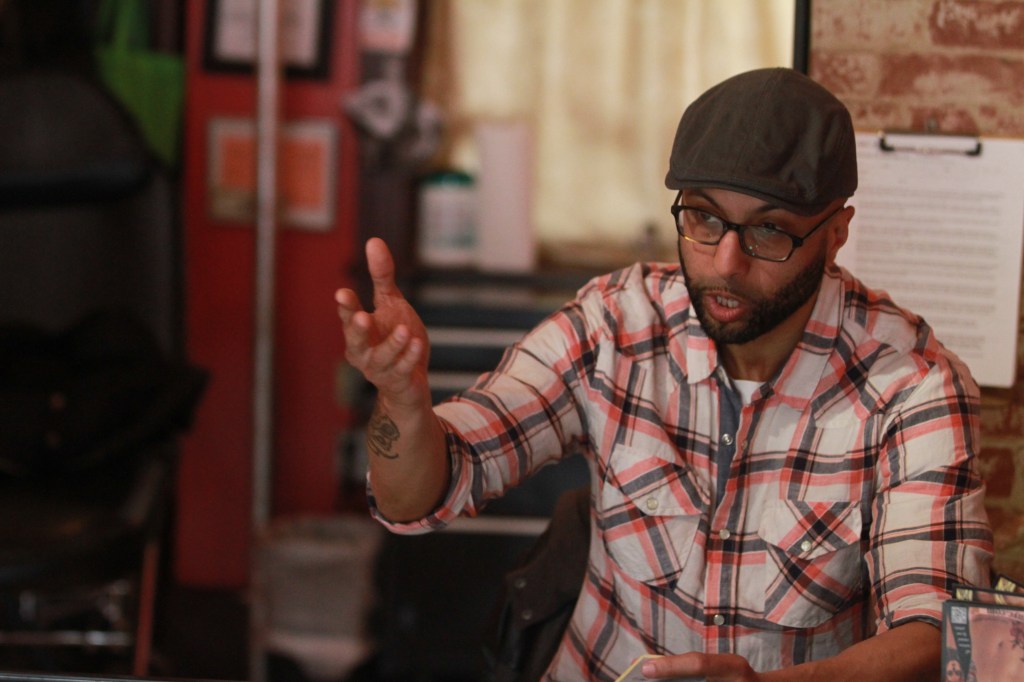 Body Language Tattoo parlor, owners Rafael Jose (foto) y artistas Nicole Palapoli, Carlos Guzman son vistos durante una entrevista el 28 de Marzo de 2016 en Astoria, Queens. Photo Credito Mariela Lombard/El Diario NY.
