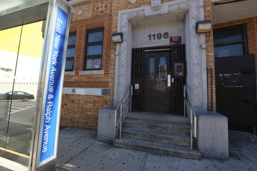 El edificio del 1196 New York Avenue en Crown Heights, Mariela Lombard/El Diario NY.
