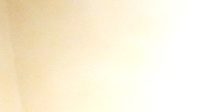 Afiches y carteles, así como fotografías, son parte de la exhibición. (Foto: Aurelia Ventura/La Opinion)