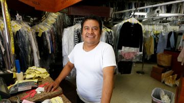 Inmigrante y dueño de un pequeño negocio en California, Jeremías Baha.