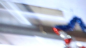 Dependiendo de tu edad y la cantidad de años que hayas sido residents, puedes hacer el examen de ciudadanía en español.