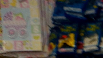 Yazmin Carvajal con su hija Jacqueline Garcia, 17,  dueña de JajaFiesta, negocio donde rentan y venden artículos, accesorios y juegos para fiestas.