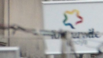 Peritos criminales inspeccionan la escena del atentado en Estambul.